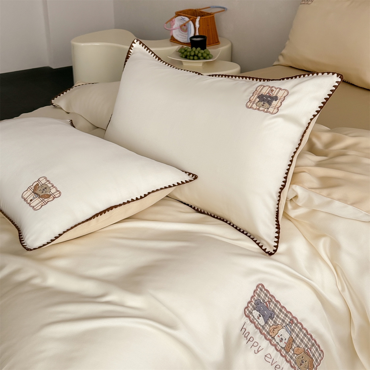 91家纺网 家纺一手货源 找家纺 （总）FORTWO家纺原创设计（FOR TWO家纺） 2026新款60支天丝贴布绣贝壳针四件套-happy狗