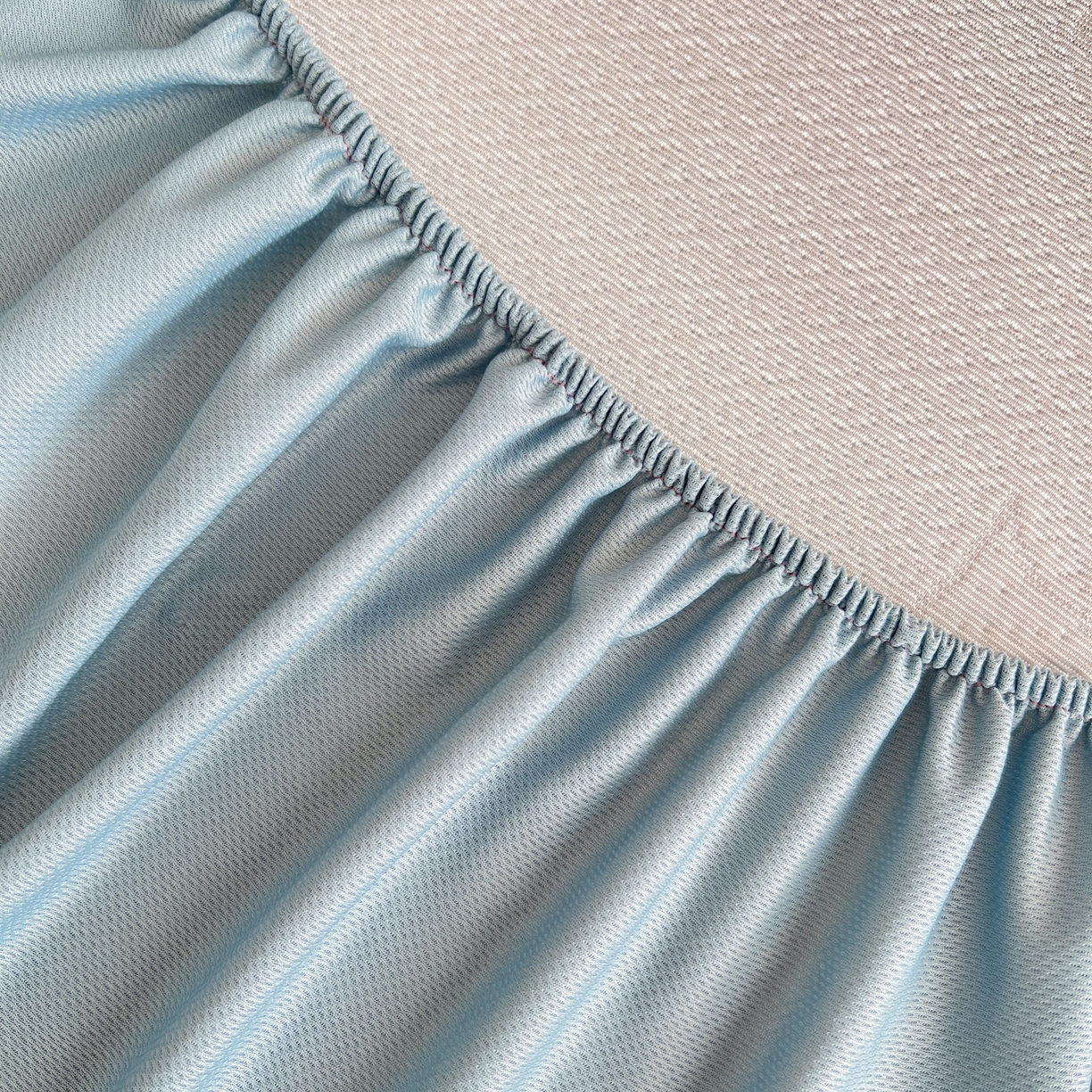 91家纺网 家纺一手货源 找家纺 能好家纺 2026新款高分子PE冰豆豆凉席床笠款 半夏蓝