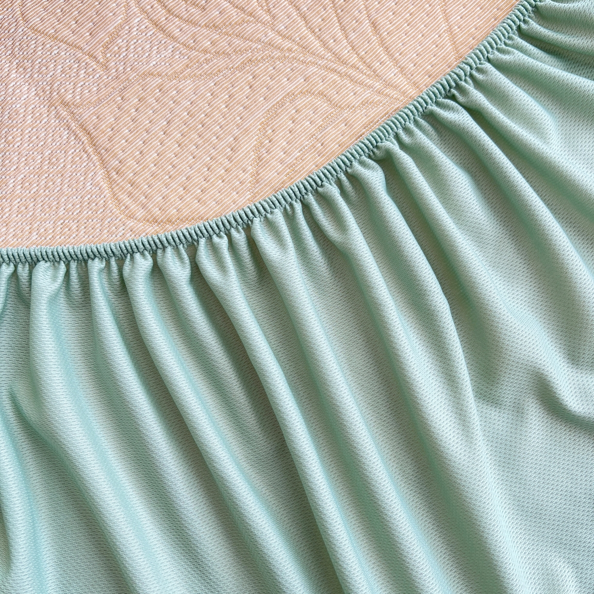 91家纺网 家纺一手货源 找家纺 能好家纺 2026新款高分子PE冰豆豆凉席床笠款 半夏绿