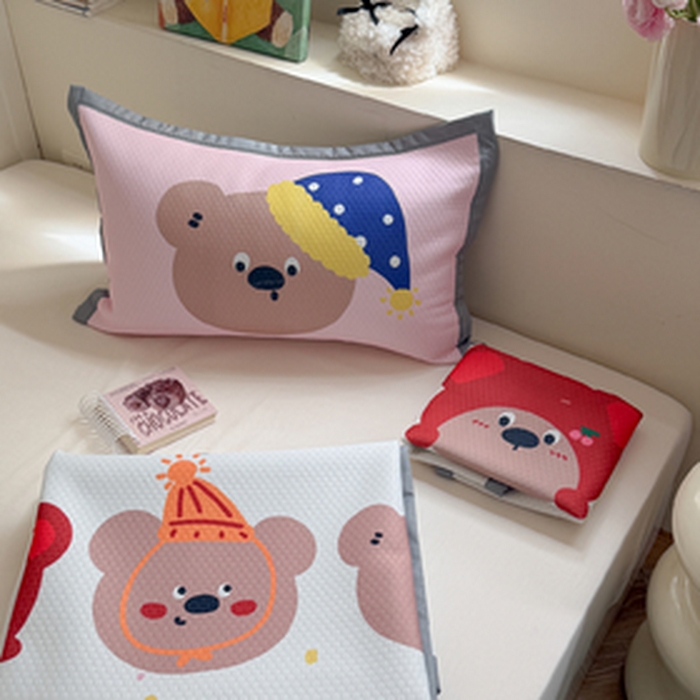 91家纺网 家纺一手货源 找家纺 Sweet dreams甜梦 2026新款数码印花大板凉感豆豆席 三只小熊