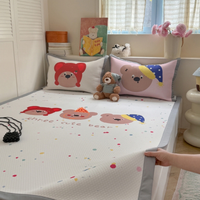 91家纺网 家纺一手货源 找家纺 Sweet dreams甜梦 2026新款数码印花大板凉感豆豆席 三只小熊