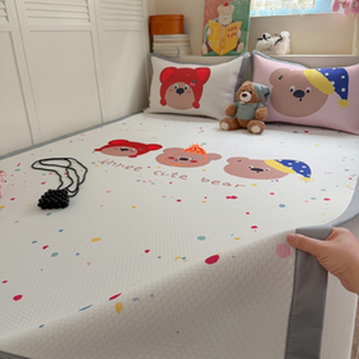 91家纺网 家纺一手货源 找家纺 Sweet dreams甜梦 2026新款数码印花大板凉感豆豆席 三只小熊