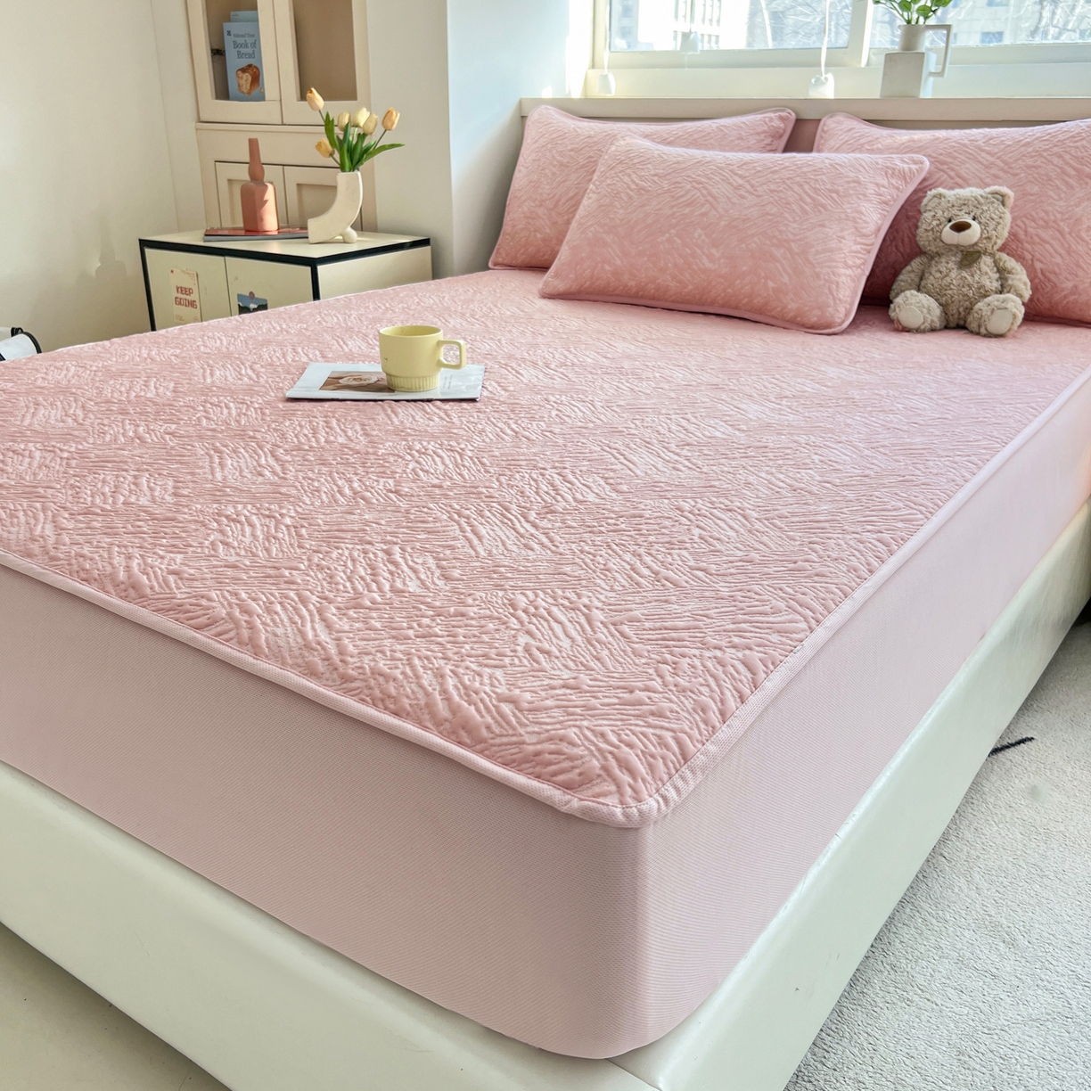 91家纺网 家纺一手货源 找家纺 能好家纺 2026新款高分子PE冰豆豆凉席床笠款 轻奢粉