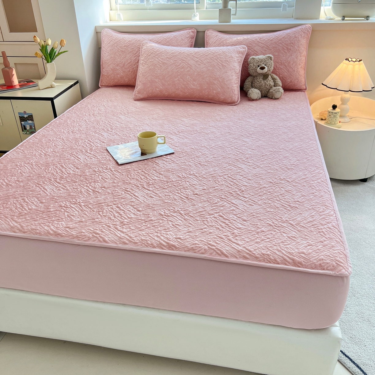 91家纺网 家纺一手货源 找家纺 能好家纺 2026新款高分子PE冰豆豆凉席床笠款 轻奢粉