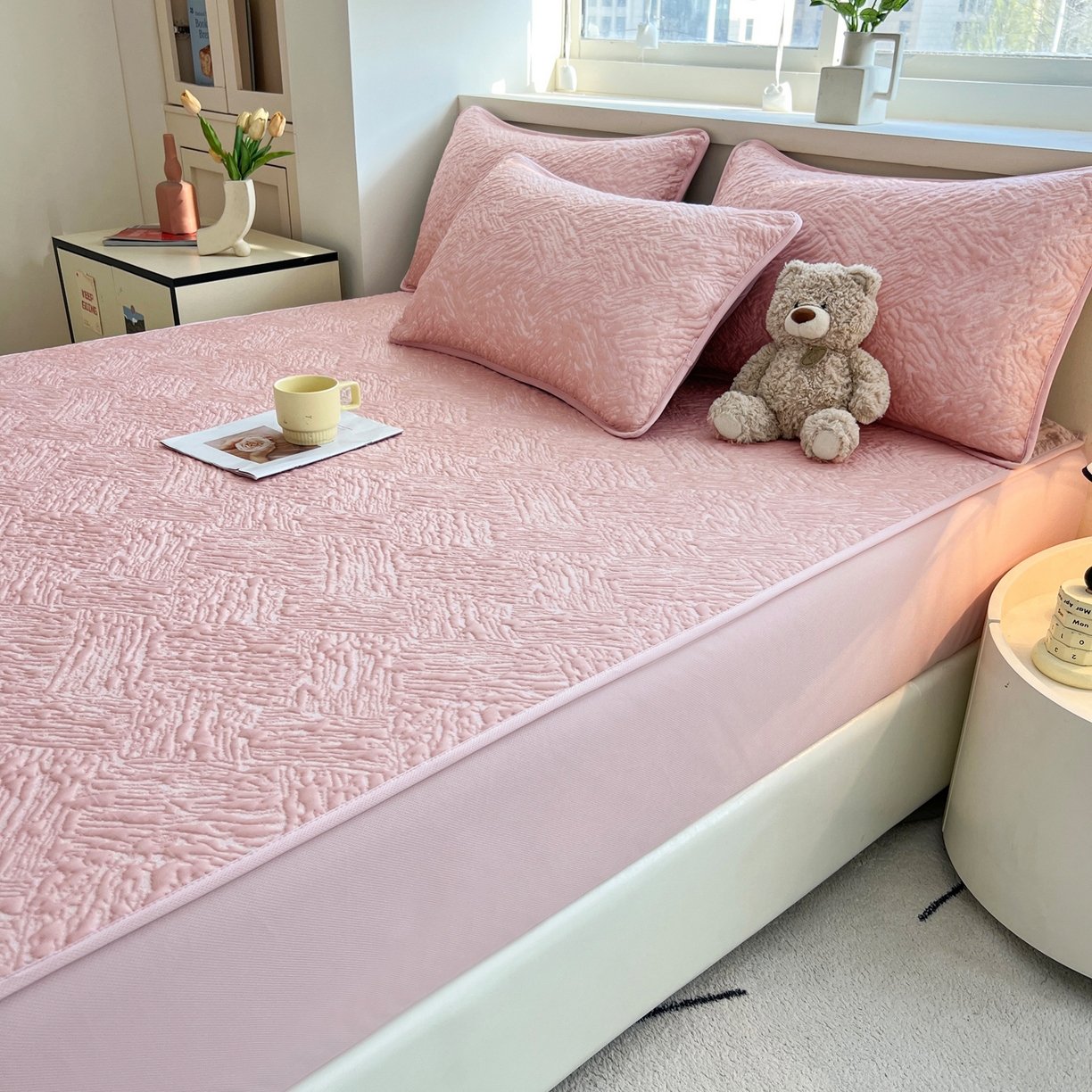 91家纺网 家纺一手货源 找家纺 能好家纺 2026新款高分子PE冰豆豆凉席床笠款 轻奢粉