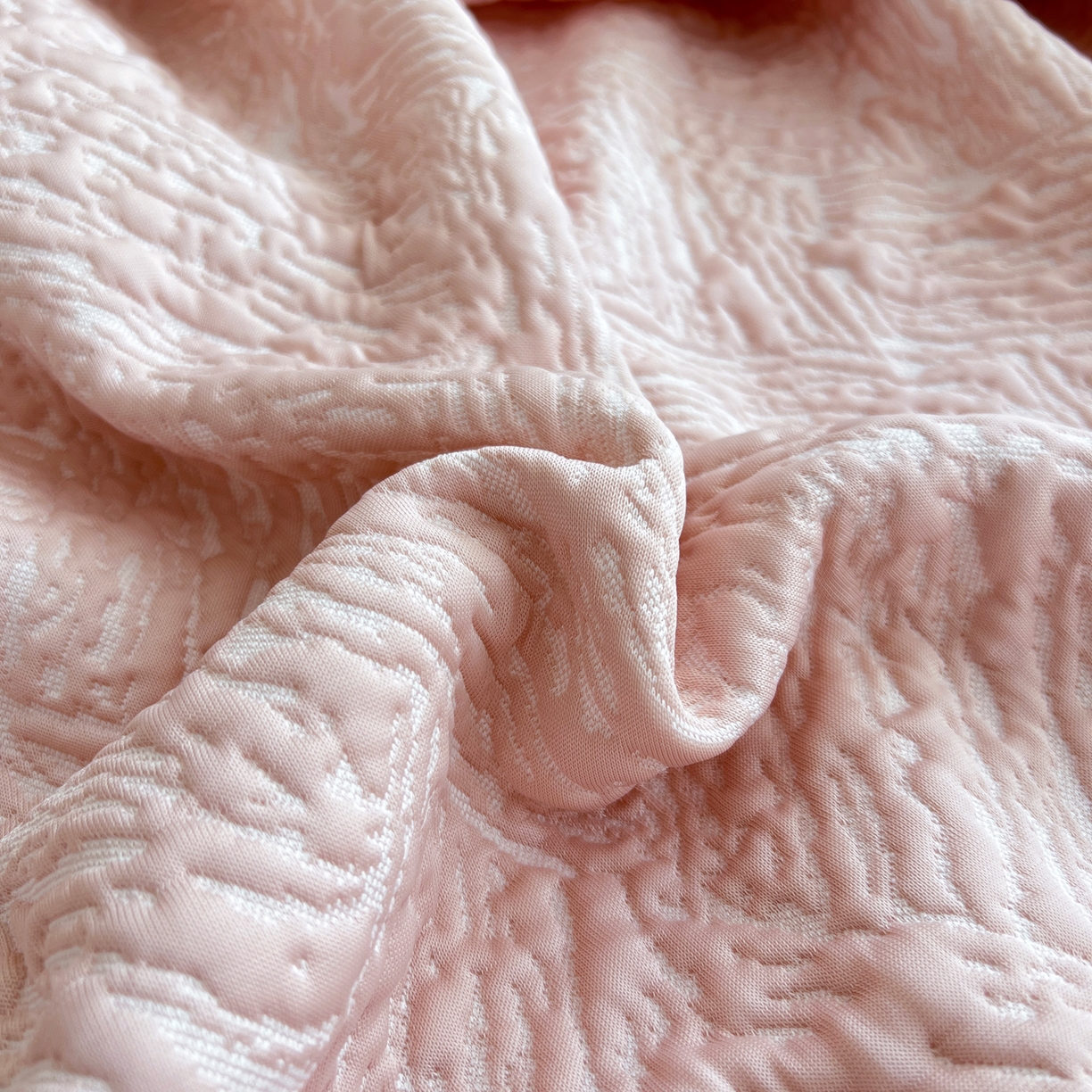 91家纺网 家纺一手货源 找家纺 能好家纺 2026新款高分子PE冰豆豆凉席床笠款 轻奢粉