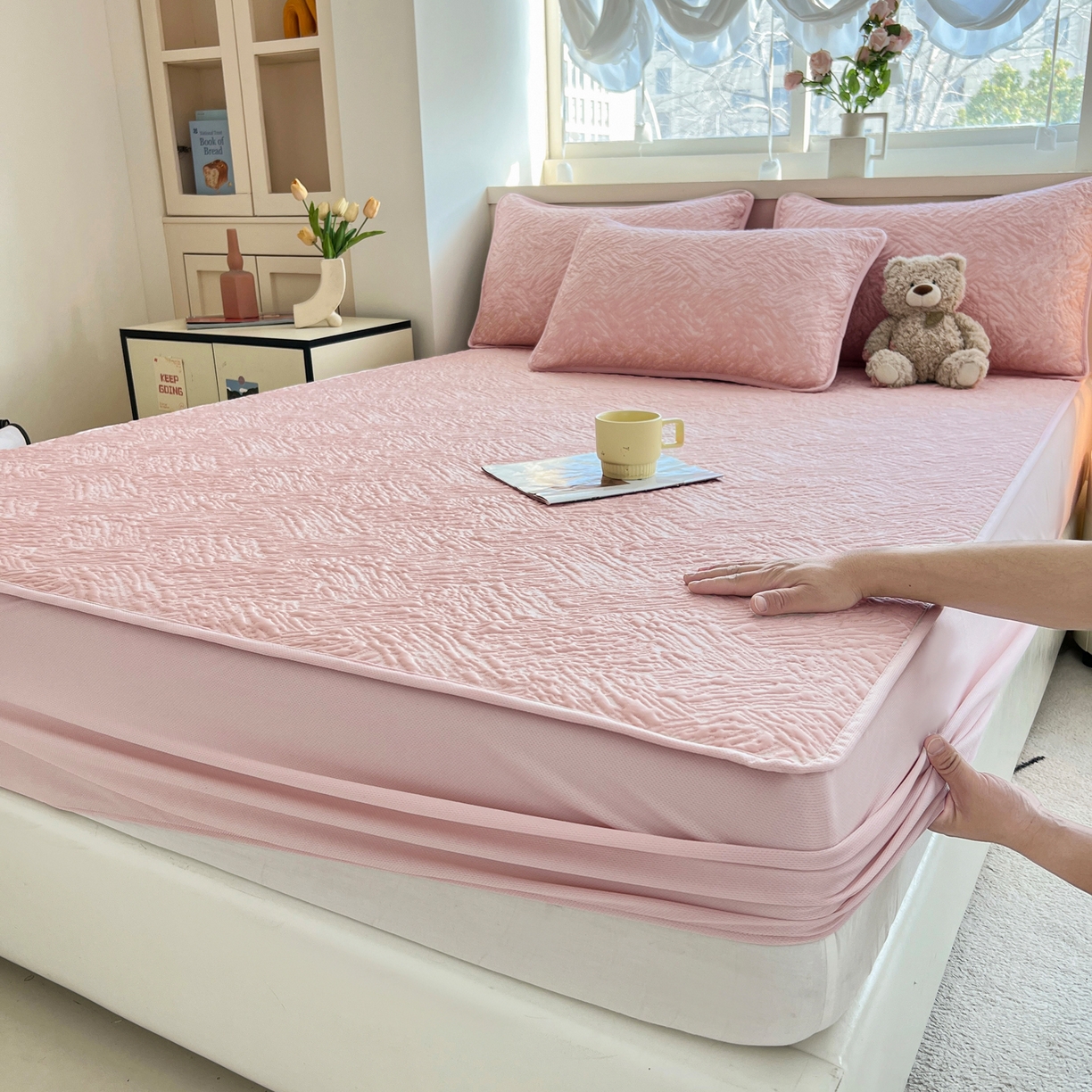 91家纺网 家纺一手货源 找家纺 能好家纺 2026新款高分子PE冰豆豆凉席床笠款 轻奢粉