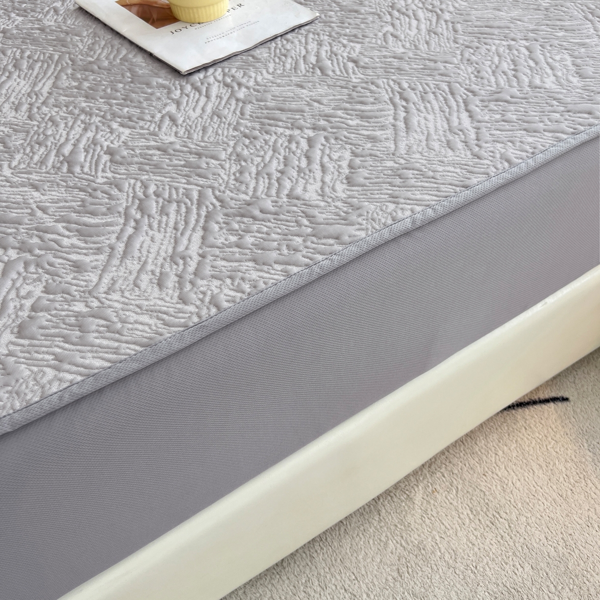 91家纺网 家纺一手货源 找家纺 能好家纺 2026新款高分子PE冰豆豆凉席床笠款 轻奢灰