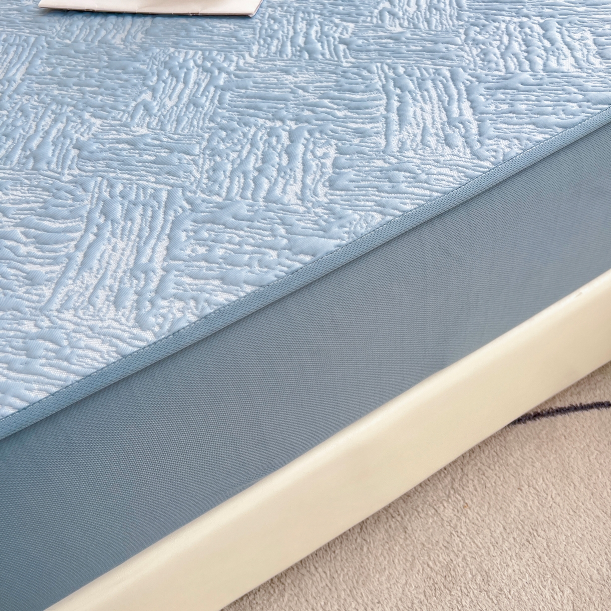 91家纺网 家纺一手货源 找家纺 能好家纺 2026新款高分子PE冰豆豆凉席床笠款 轻奢蓝