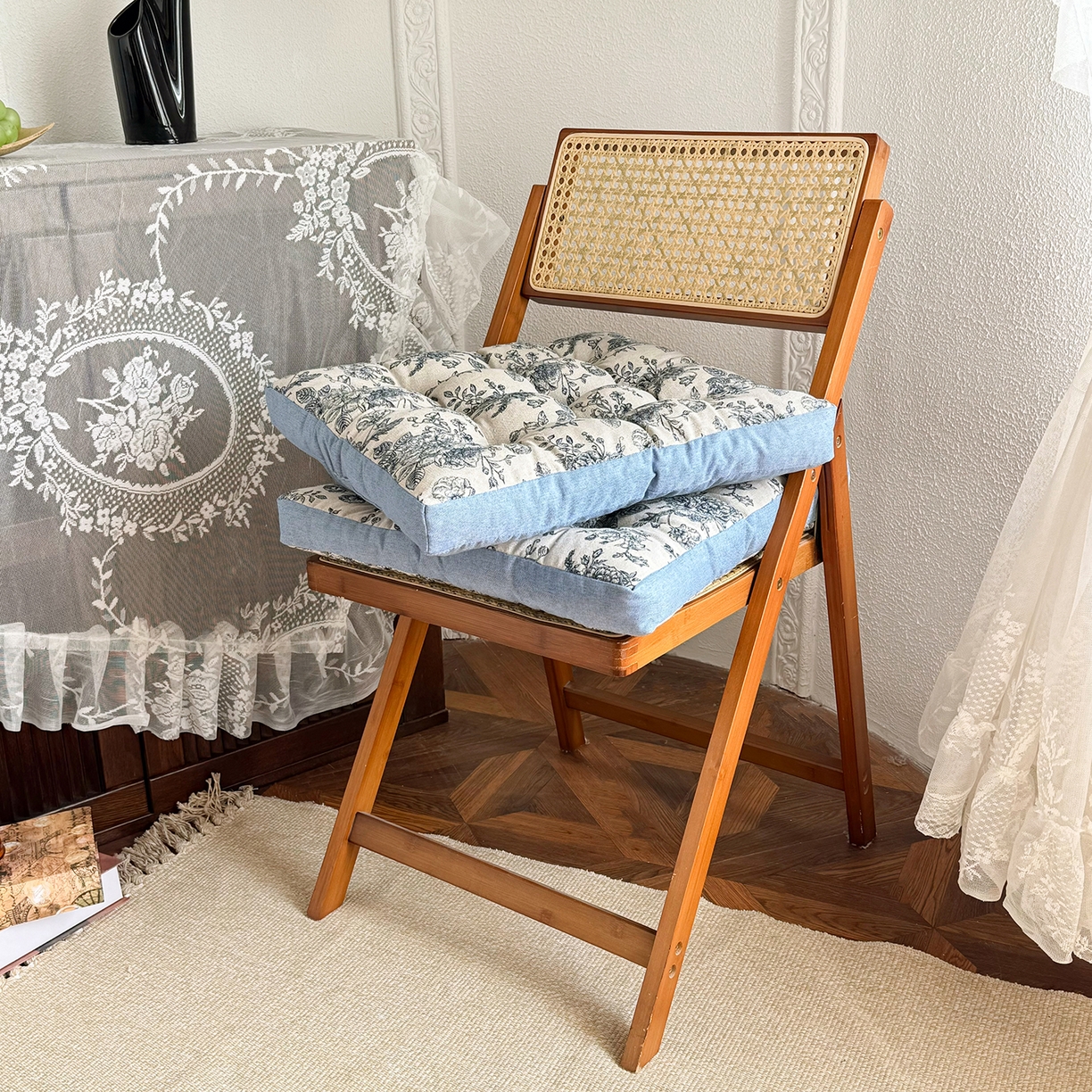 91家纺网 家纺一手货源 找家纺 座享家 2026新款棉麻碎花面包垫坐垫椅垫 青花