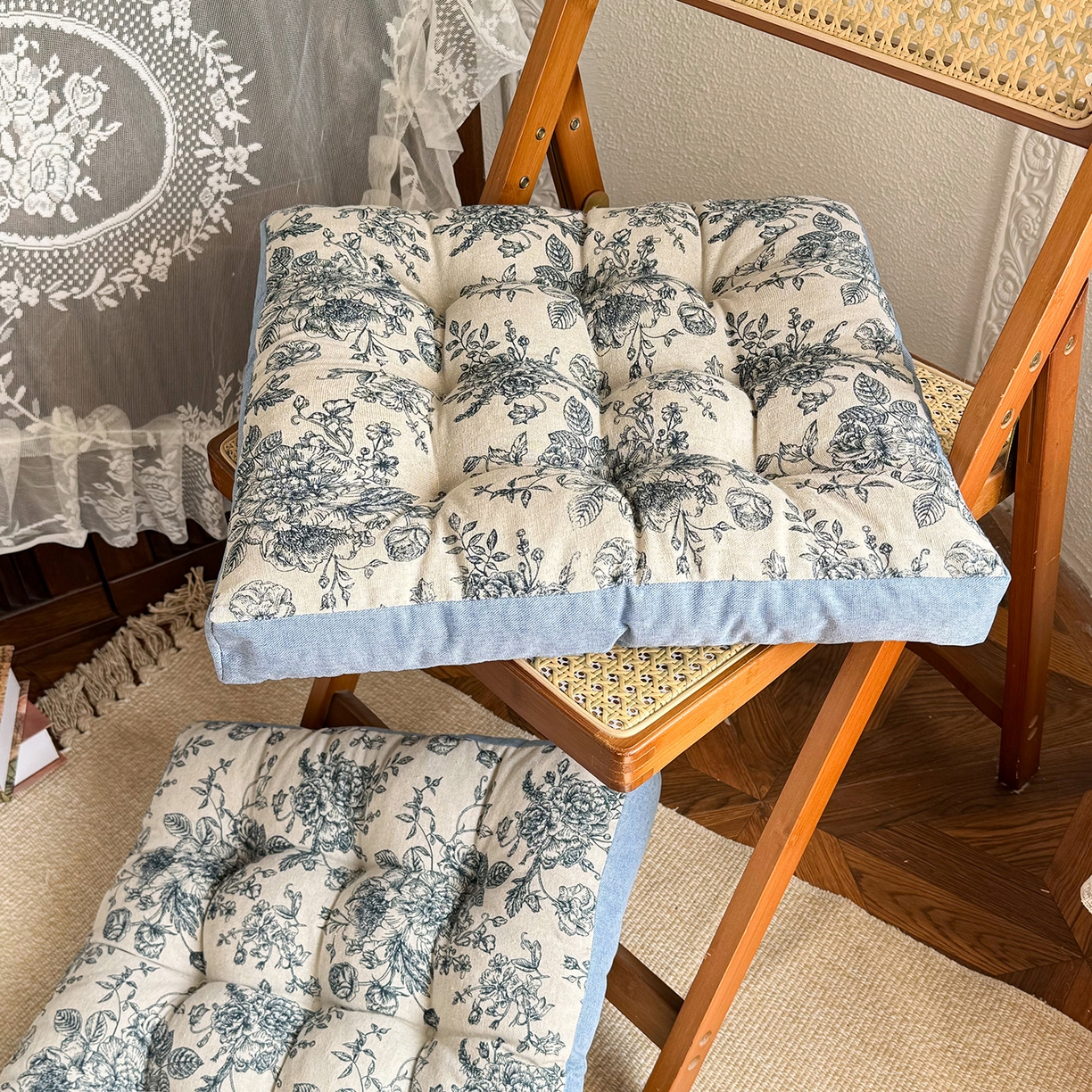 91家纺网 家纺一手货源 找家纺 座享家 2026新款棉麻碎花面包垫坐垫椅垫 青花