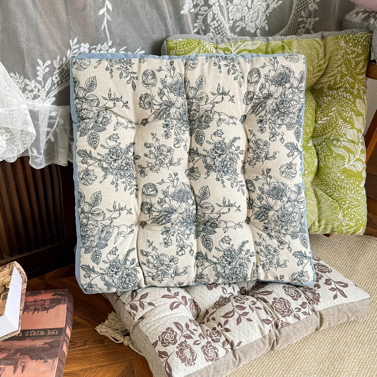 91家纺网 家纺一手货源 找家纺 座享家 2026新款棉麻碎花面包垫坐垫椅垫 青花