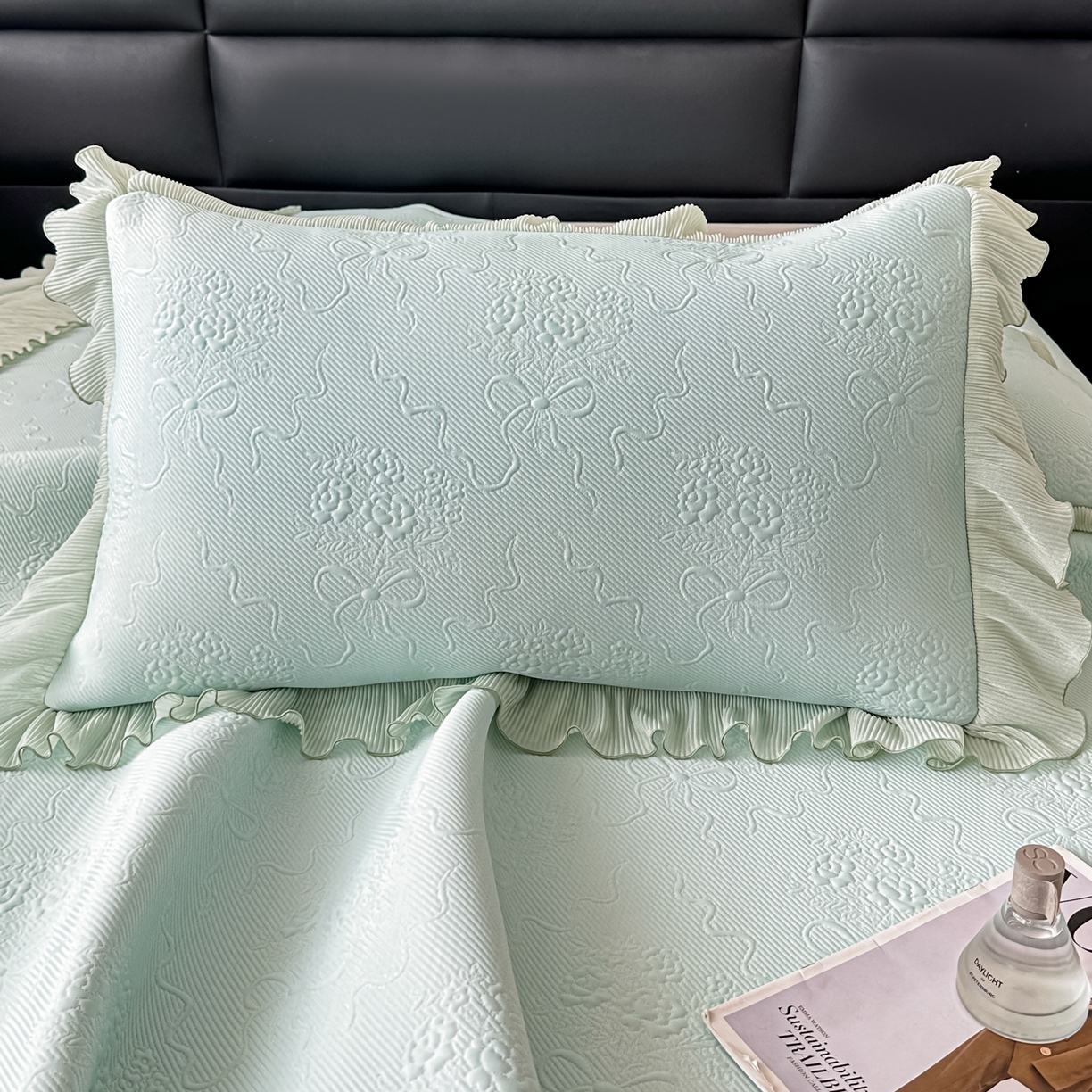 91家纺网 家纺一手货源 找家纺 梓之赫 2026新款凉感冰豆豆床裙款凉席席子-浪漫蝴蝶结 浪漫蝴蝶结-绿