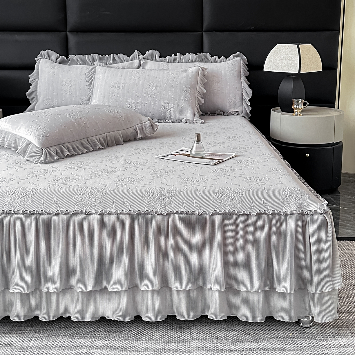 91家纺网 家纺一手货源 找家纺 梓之赫 2026新款凉感冰豆豆床裙款凉席席子-浪漫蝴蝶结 浪漫蝴蝶结-灰