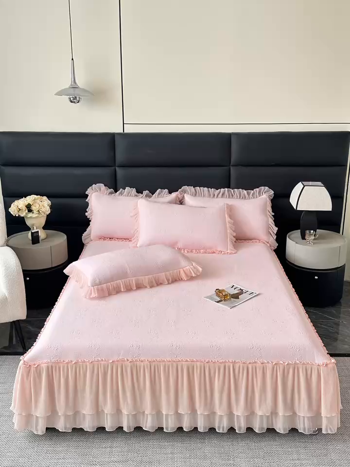 91家纺网 家纺一手货源 找家纺 （总）梓之赫 2026新款凉感冰豆豆床裙款凉席席子-浪漫蝴蝶结