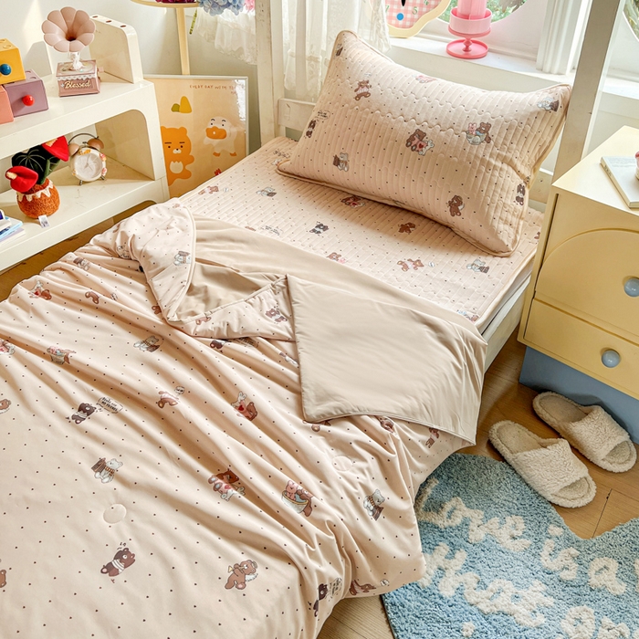 91家纺网 家纺一手货源 找家纺 卡普二店 2026新款A类锦氨凉感印花夏被四件套床盖凉席款--三件套 软糖小熊