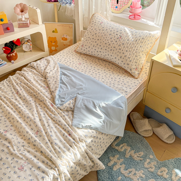 91家纺网 家纺一手货源 找家纺 卡普二店 2026新款A类锦氨凉感印花夏被四件套床盖凉席款--三件套 奶油兰花束