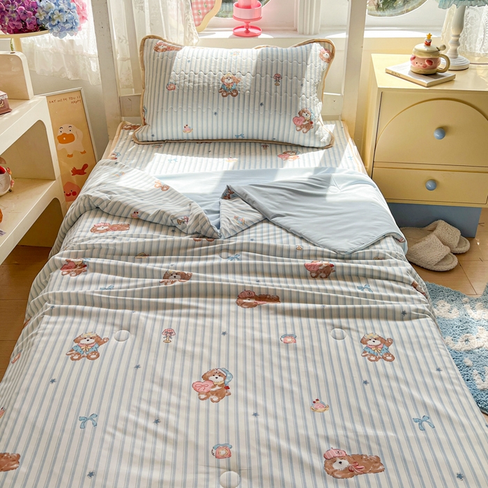 91家纺网 家纺一手货源 找家纺 卡普二店 2026新款A类锦氨凉感印花夏被四件套床盖凉席款--三件套 条纹熊