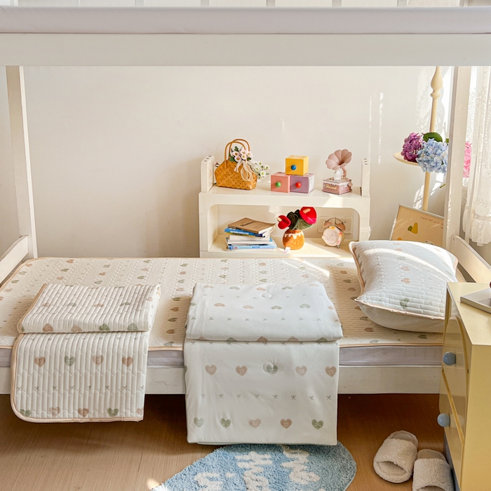 91家纺网 家纺一手货源 找家纺 卡普二店 2026新款A类锦氨凉感印花夏被四件套床盖凉席款--三件套 青提奶冻