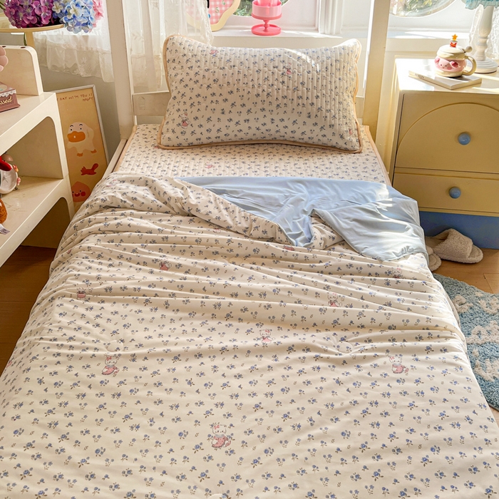 91家纺网 家纺一手货源 找家纺 卡普二店 2026新款A类锦氨凉感印花夏被四件套床盖凉席款--三件套 奶油兰花束