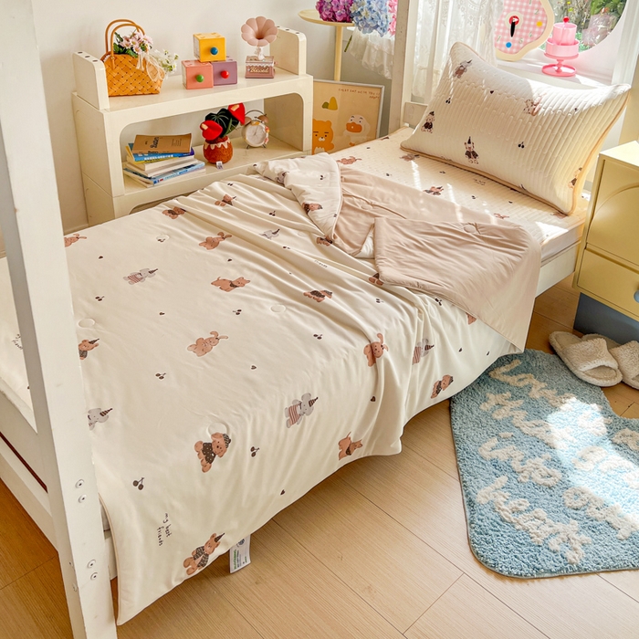 91家纺网 家纺一手货源 找家纺 卡普二店 2026新款A类锦氨凉感印花夏被四件套床盖凉席款--三件套 奶咖萌宠