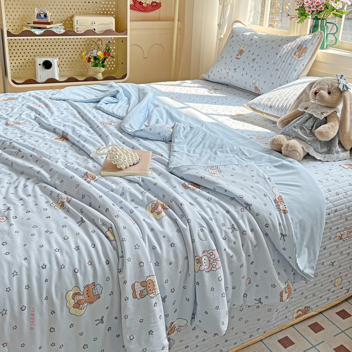 91家纺网 家纺一手货源 找家纺 卡普二店 2026新款A类锦氨凉感印花夏被四件套床盖凉席款--四件套 萌兔星愿