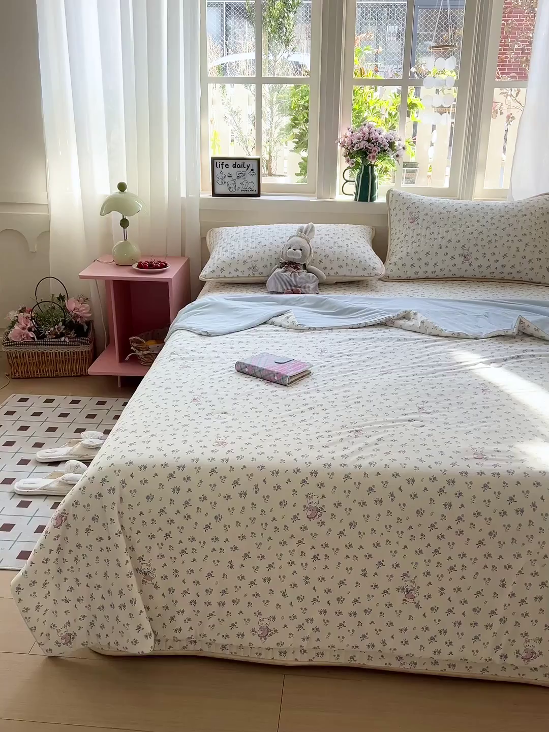 91家纺网 家纺一手货源 找家纺 卡普二店 2026新款A类锦氨凉感印花夏被四件套床盖凉席款--四件套 奶油兰花束