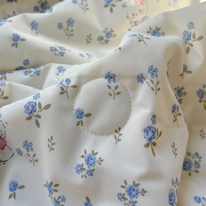 91家纺网 家纺一手货源 找家纺 卡普二店 2026新款A类锦氨凉感印花夏被四件套床盖凉席款--四件套 奶油兰花束