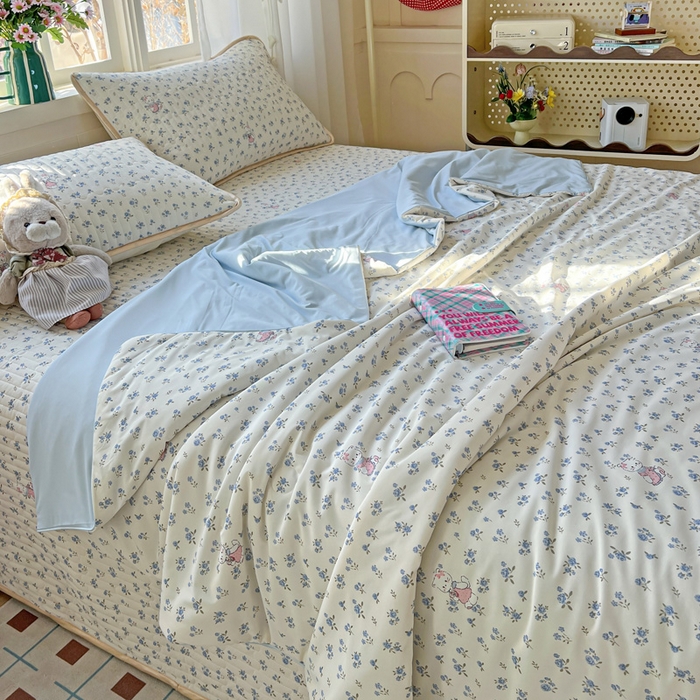 91家纺网 家纺一手货源 找家纺 卡普二店 2026新款A类锦氨凉感印花夏被四件套床盖凉席款--四件套 奶油兰花束