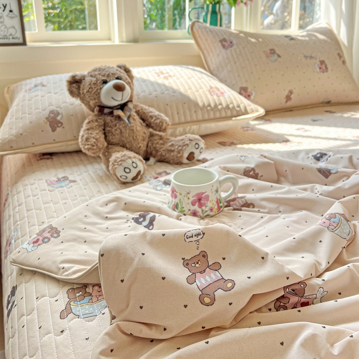 91家纺网 家纺一手货源 找家纺 卡普二店 2026新款A类锦氨凉感印花夏被四件套床盖凉席款--四件套 软糖小熊