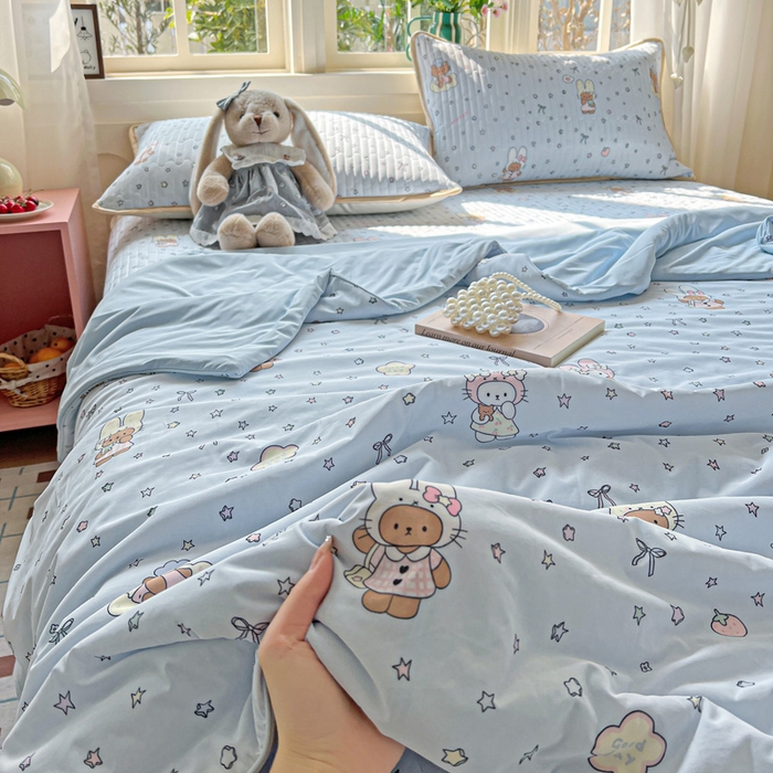 91家纺网 家纺一手货源 找家纺 卡普二店 2026新款A类锦氨凉感印花夏被四件套床盖凉席款--四件套 萌兔星愿