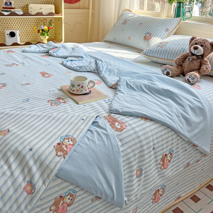 91家纺网 家纺一手货源 找家纺 卡普二店 2026新款A类锦氨凉感印花夏被四件套床盖凉席款--四件套 条纹熊