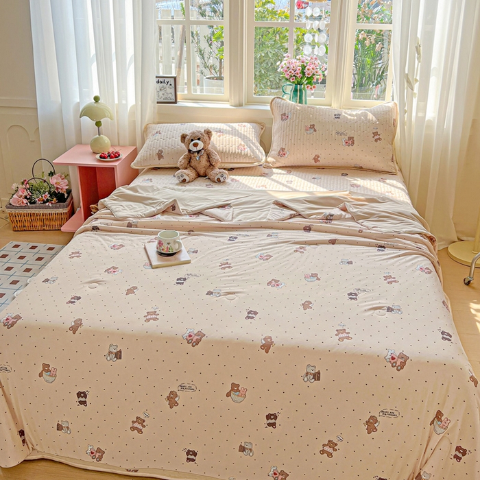 91家纺网 家纺一手货源 找家纺 卡普二店 2026新款A类锦氨凉感印花夏被四件套床盖凉席款--四件套 软糖小熊