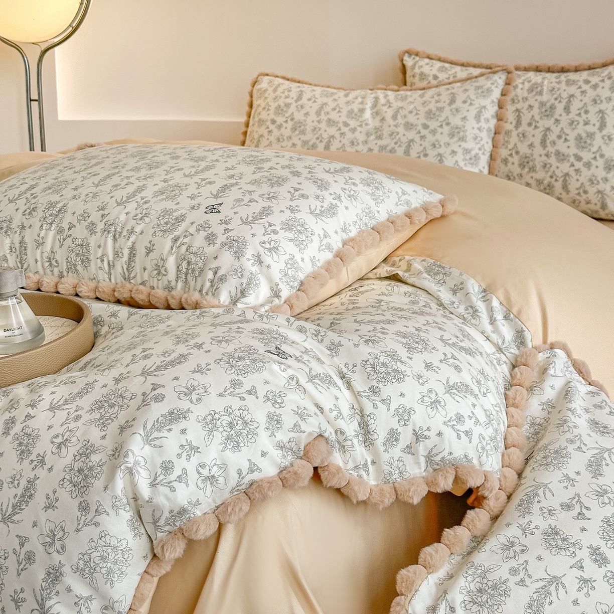 91家纺网 家纺一手货源 找家纺 （总）宅家居 2026新款轻奢极简风全棉毛球款40支纯棉13372小清新喷气印花四件套