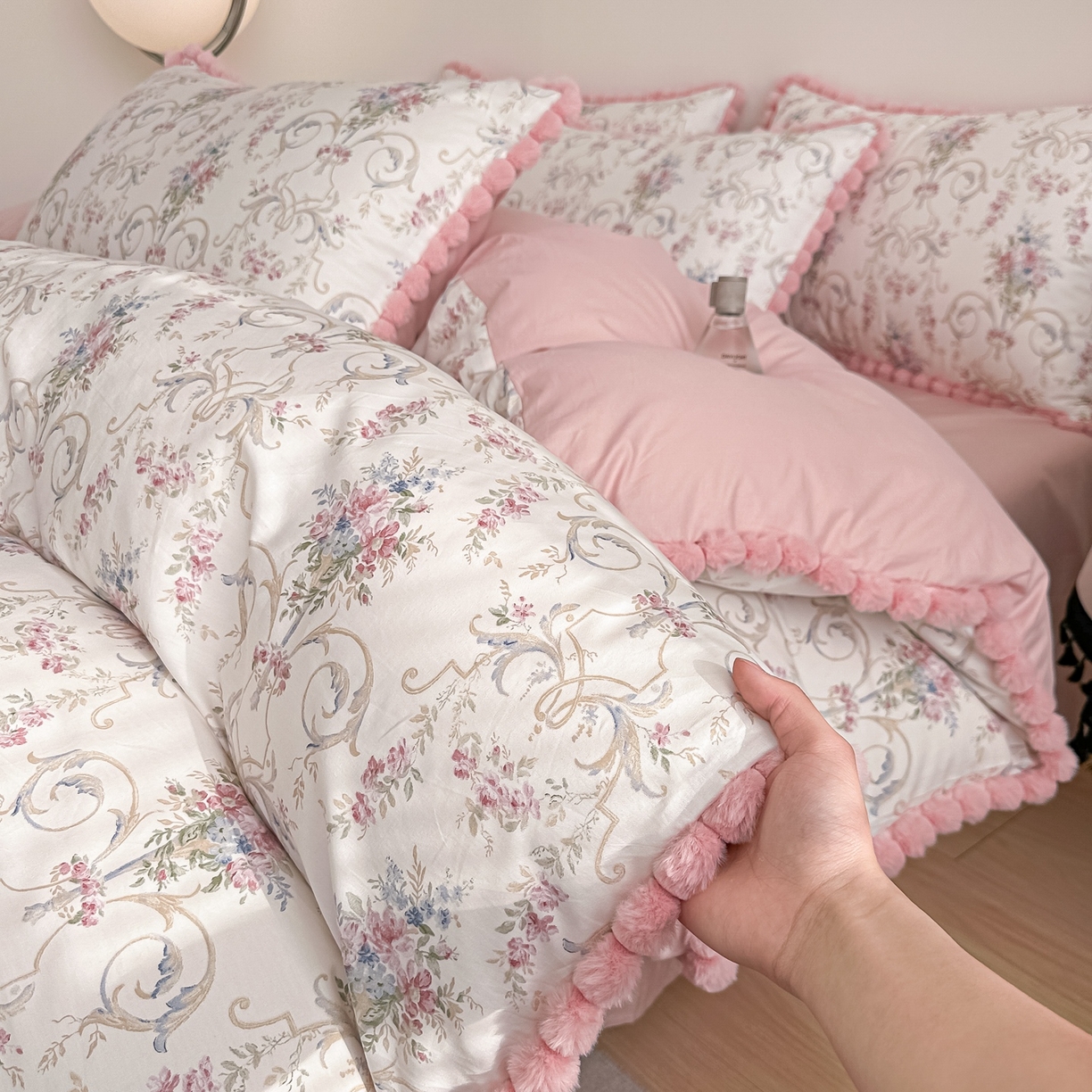 91家纺网 家纺一手货源 找家纺 （总）宅家居 2026新款轻奢极简风全棉毛球款40支纯棉13372小清新喷气印花四件套