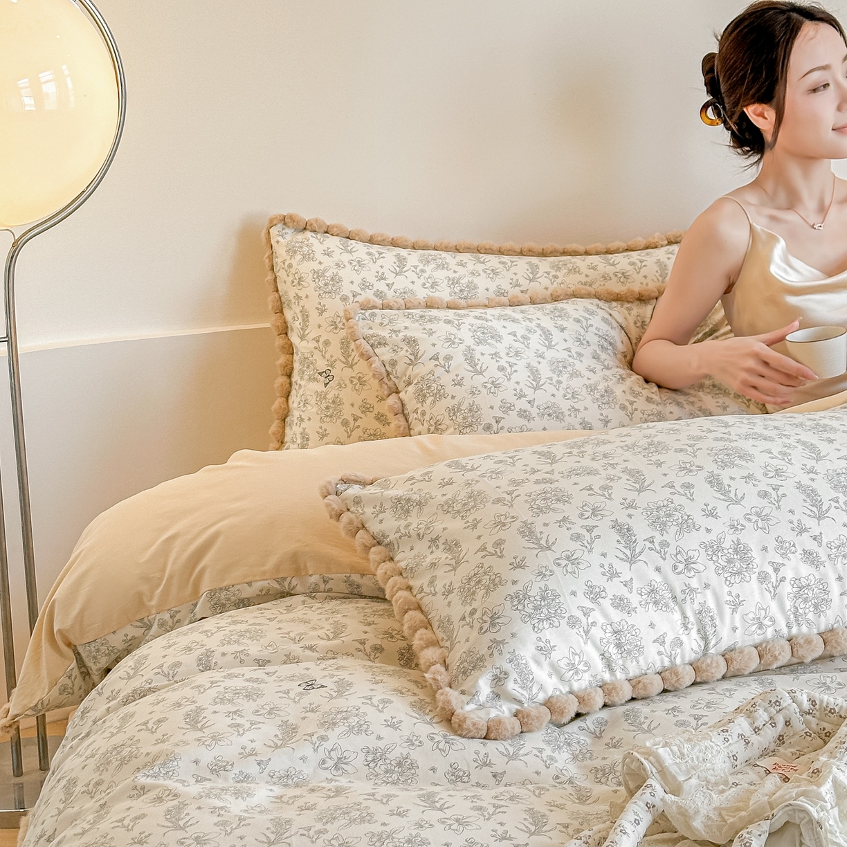 91家纺网 家纺一手货源 找家纺 宅家居 2026新款轻奢极简风全棉毛球款40支纯棉13372小清新喷气印花四件套 蝶恋花