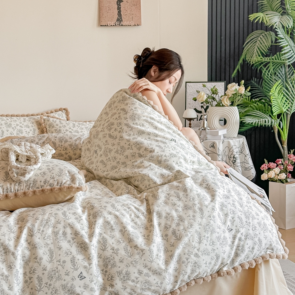 91家纺网 家纺一手货源 找家纺 宅家居 2026新款轻奢极简风全棉毛球款40支纯棉13372小清新喷气印花四件套 蝶恋花