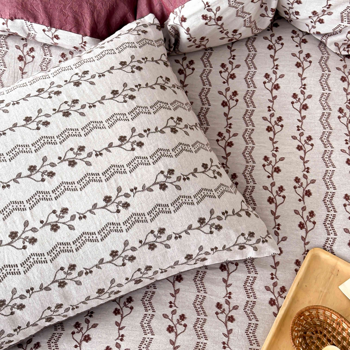 91家纺网 家纺一手货源 找家纺 旷野 2026新款色织全棉纯棉厚织大提花四件套-木槿系列 木槿-拉菲红