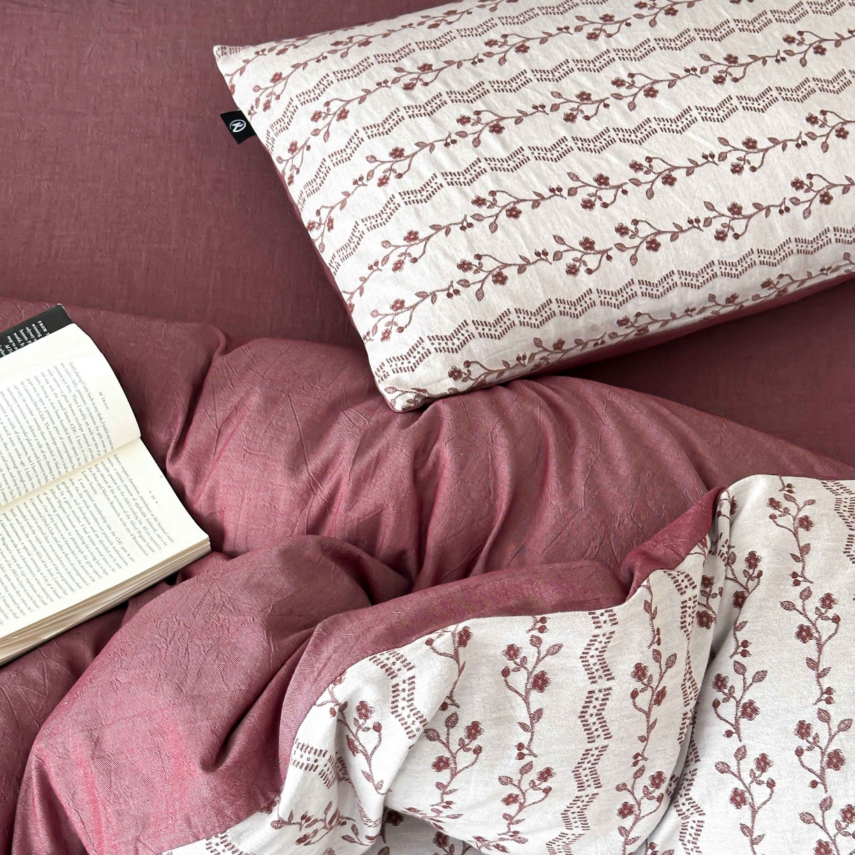 91家纺网 家纺一手货源 找家纺 旷野 2026新款色织全棉纯棉厚织大提花四件套-木槿系列 木槿-拉菲红