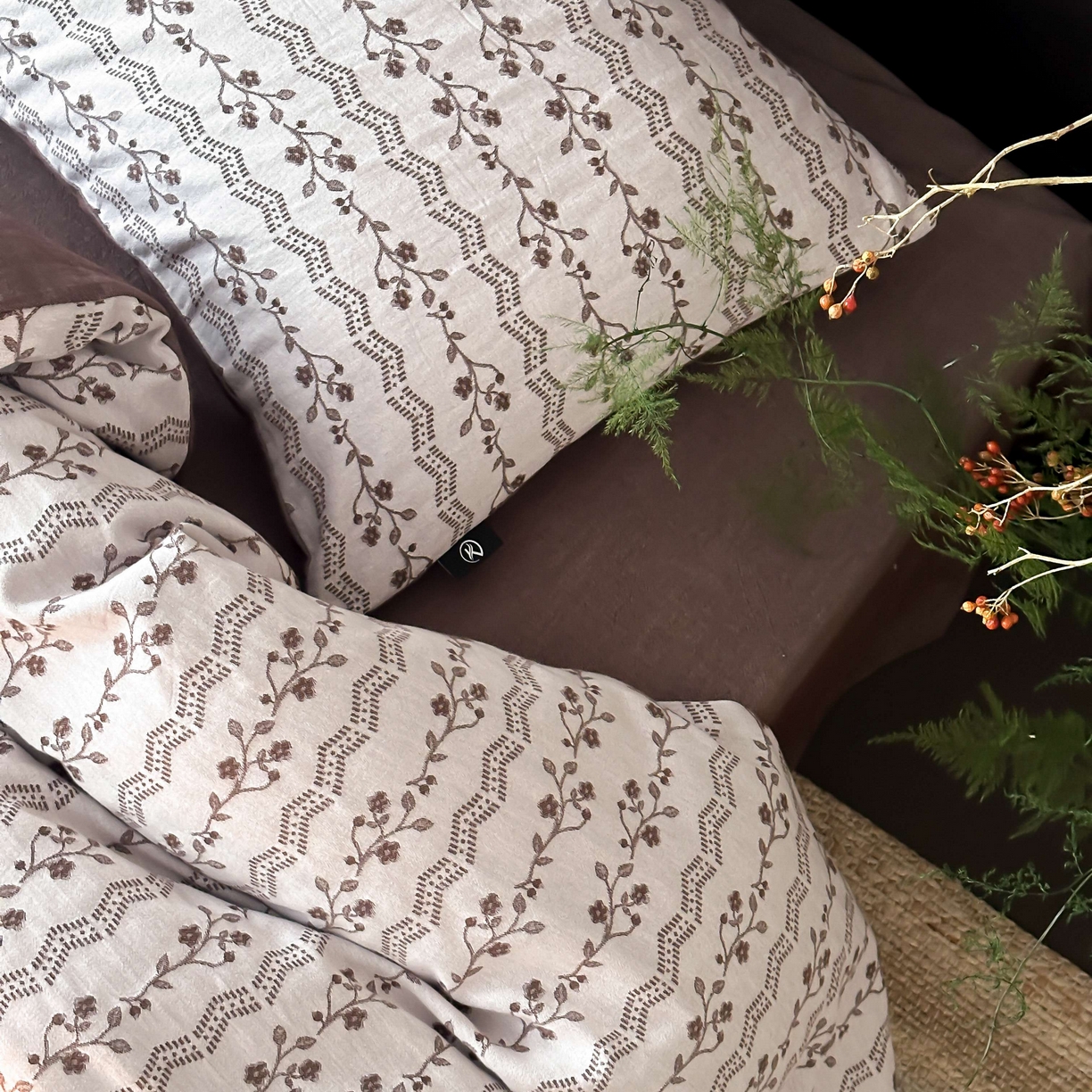 91家纺网 家纺一手货源 找家纺 旷野 2026新款色织全棉纯棉厚织大提花四件套-木槿系列 木槿-咖色