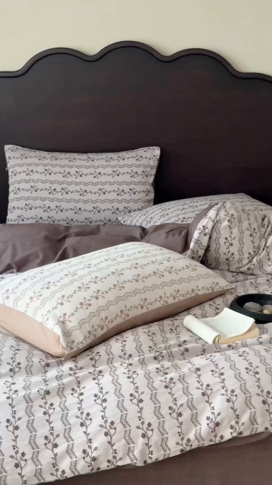 91家纺网 家纺一手货源 找家纺 旷野 2026新款色织全棉纯棉厚织大提花四件套-木槿系列 木槿-咖色