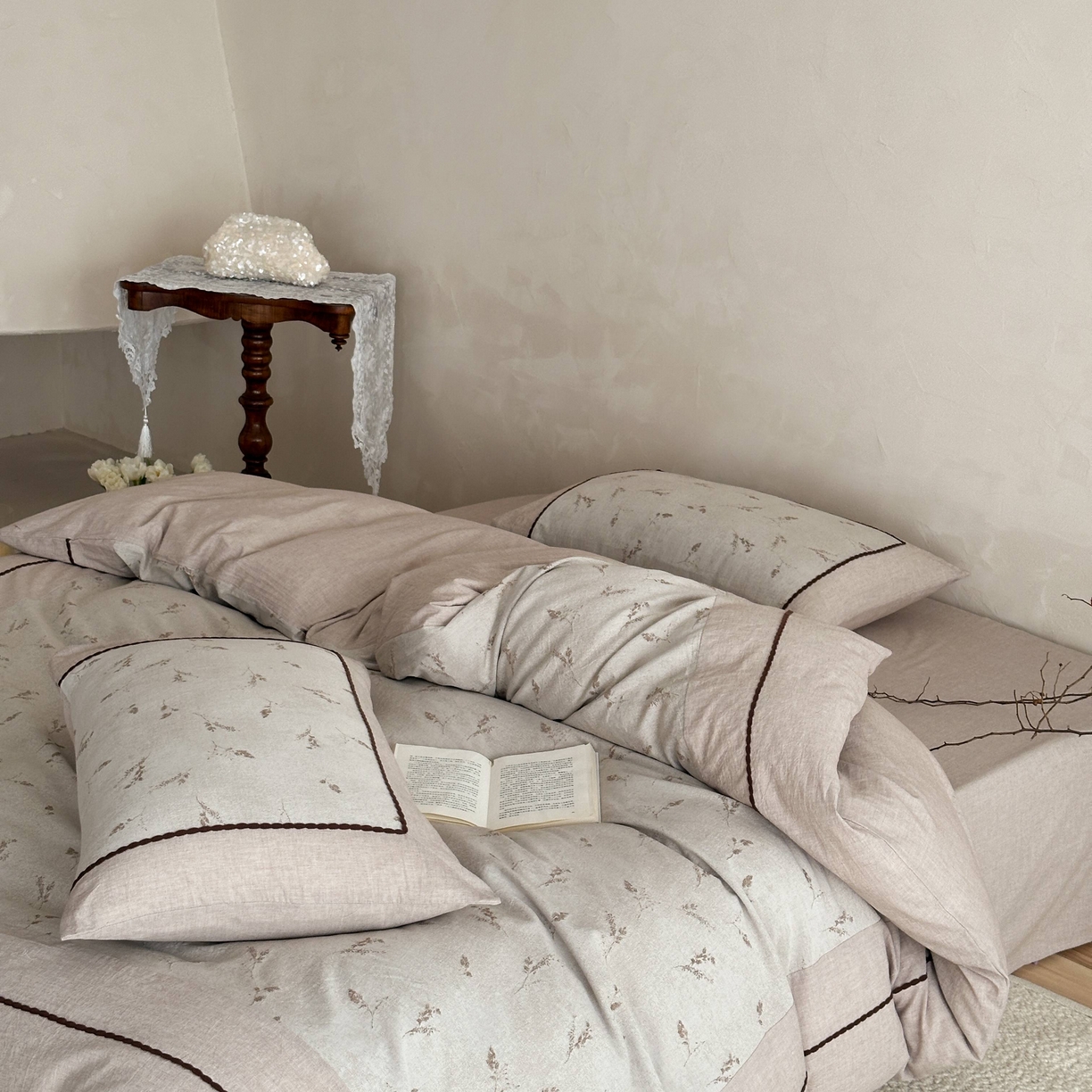 91家纺网 家纺一手货源 找家纺 （总）旷野 2026新款软糯亲肤简约提花四件套-木禾浅序系列