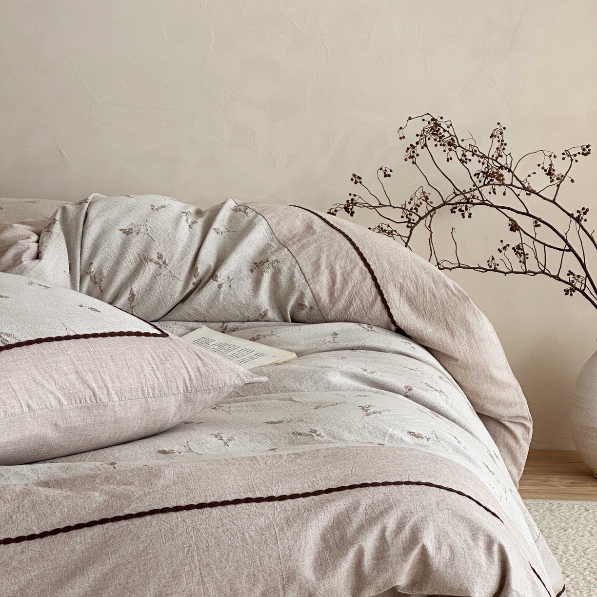 91家纺网 家纺一手货源 找家纺 旷野 2026新款软糯亲肤简约提花四件套-木禾浅序系列 木禾浅序-咖序