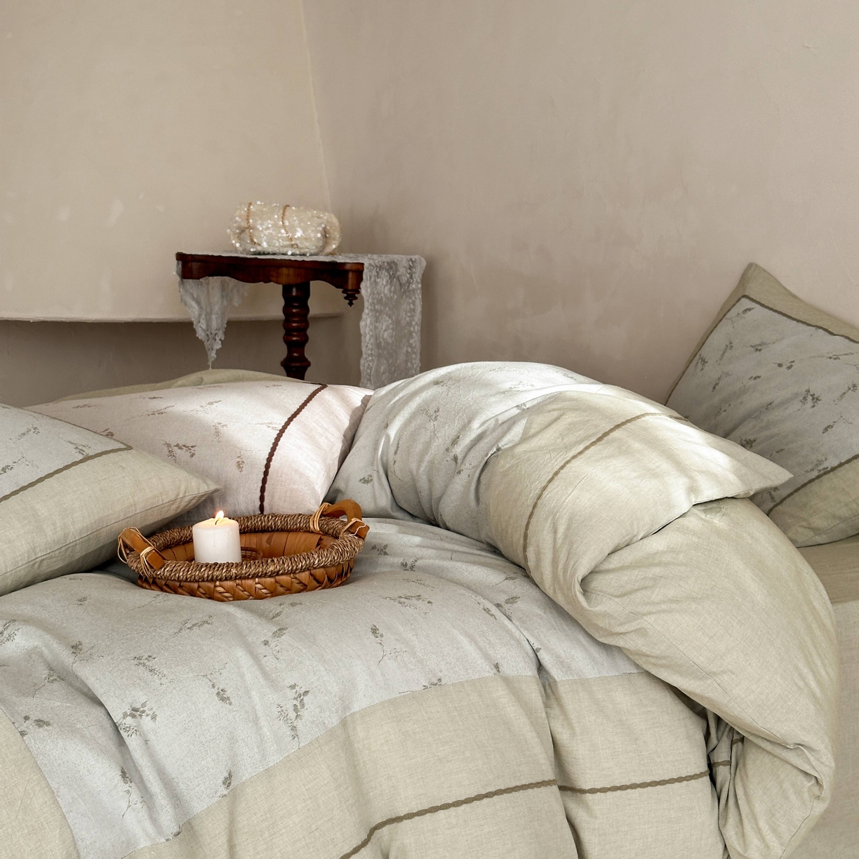 91家纺网 家纺一手货源 找家纺 旷野 2026新款软糯亲肤简约提花四件套-木禾浅序系列 木禾浅序-青茉