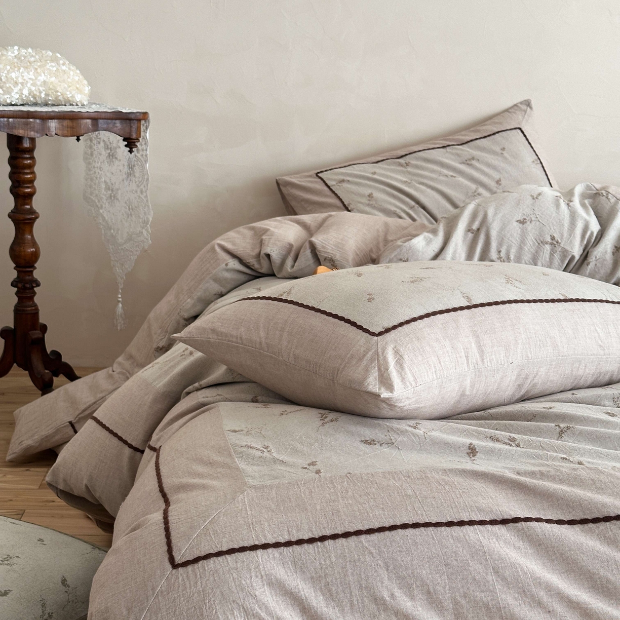 91家纺网 家纺一手货源 找家纺 旷野 2026新款软糯亲肤简约提花四件套-木禾浅序系列 木禾浅序-咖序