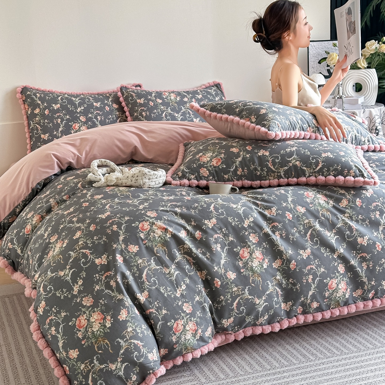 91家纺网 家纺一手货源 找家纺 宅家居 2026新款轻奢极简风全棉毛球款40支纯棉13372小清新喷气印花四件套 芳草渡