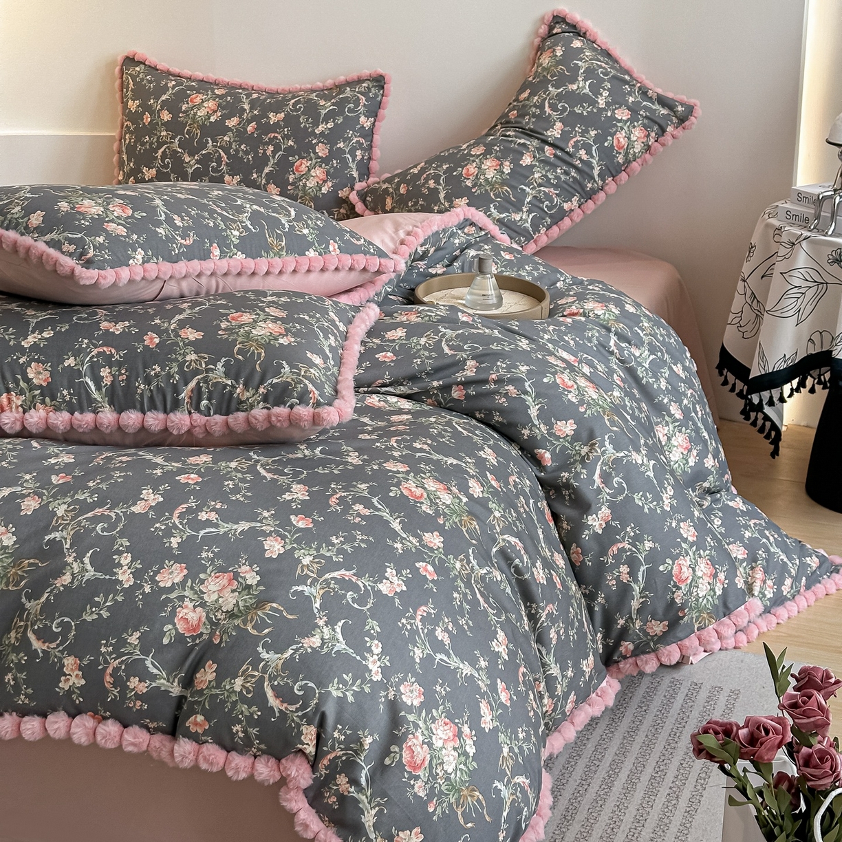 91家纺网 家纺一手货源 找家纺 宅家居 2026新款轻奢极简风全棉毛球款40支纯棉13372小清新喷气印花四件套 芳草渡