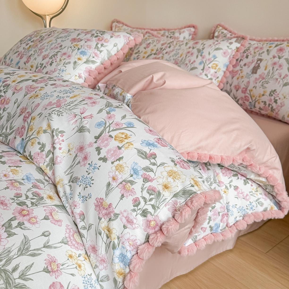 91家纺网 家纺一手货源 找家纺 宅家居 2026新款轻奢极简风全棉毛球款40支纯棉13372小清新喷气印花四件套 琳朵拉