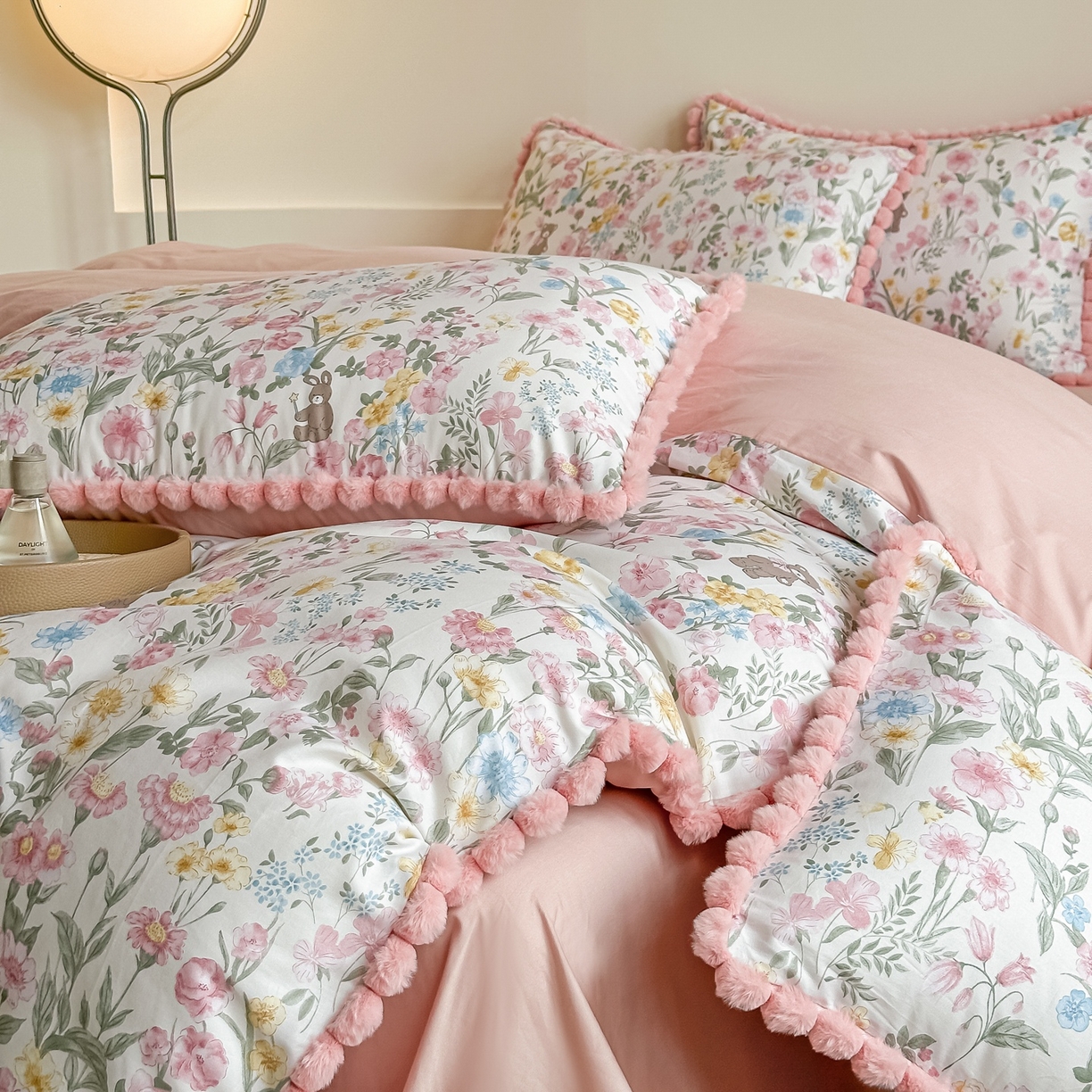 91家纺网 家纺一手货源 找家纺 宅家居 2026新款轻奢极简风全棉毛球款40支纯棉13372小清新喷气印花四件套 琳朵拉