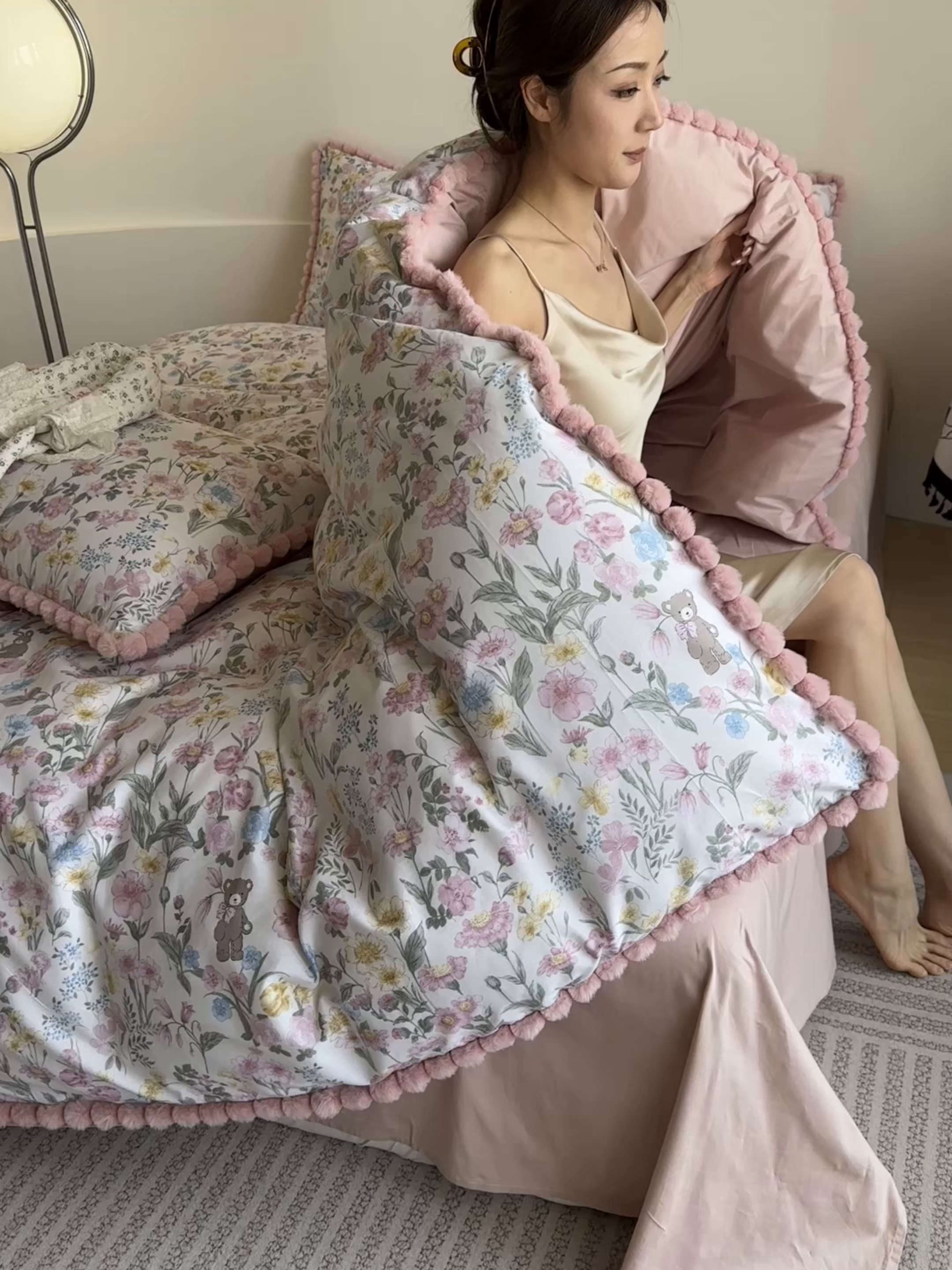 91家纺网 家纺一手货源 找家纺 宅家居 2026新款轻奢极简风全棉毛球款40支纯棉13372小清新喷气印花四件套 琳朵拉